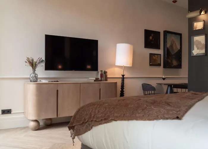 Boada Riera - The Roomsbyreini * 特拉萨